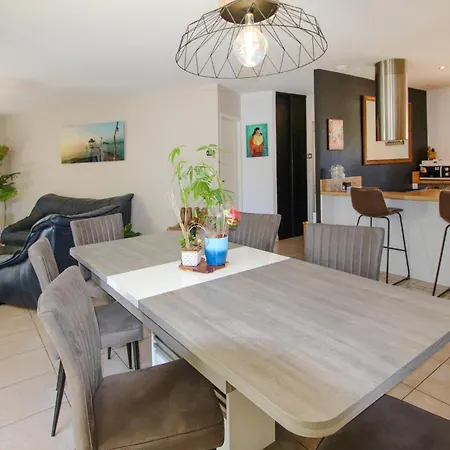 度假居 3 Bedroom Beautiful In 蒙特利马尔