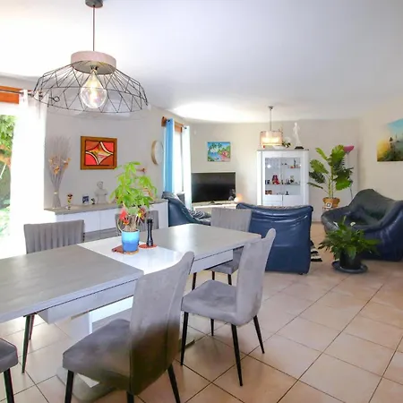 度假居 3 Bedroom Beautiful In *